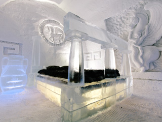 Hôtel de Glace (ice hotel)