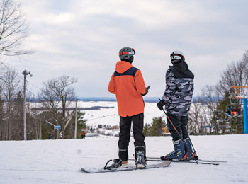 Skiers admiring the view from Mont Rigaud in Vaudreuil-Soulanges