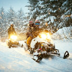 Adventure close to home: say "bonjour" to a snowmobile trip!