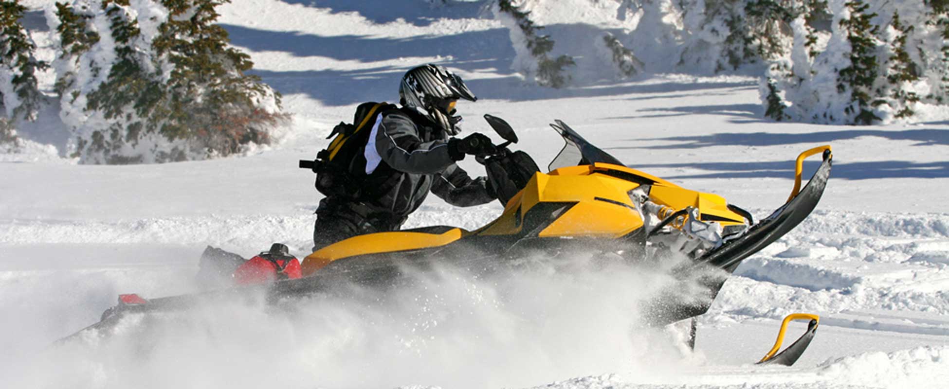 Explore the Heart of Quebec on a Snowmobile Trip!
