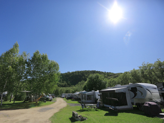 Camping au Bord de la Rivière - Charlevoix