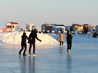 Roberval's Village on Ice