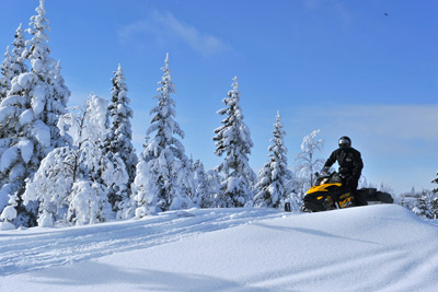 Top Location Motoneiges Charlevoix - 4-hour snowmobile and relaxation at the spa passport