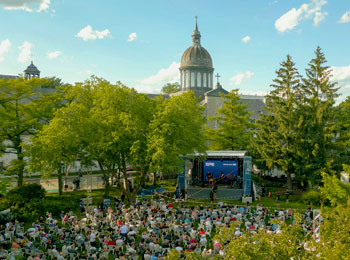 A stage set amidst nature in the centre of Trois-Rivières.