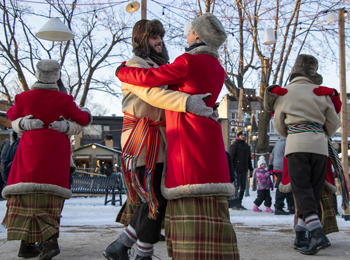 Les Mutins de Longueuil au Marché de Noël et des
              traditions de Longueuil. Crédit photo : Patricia Delisle