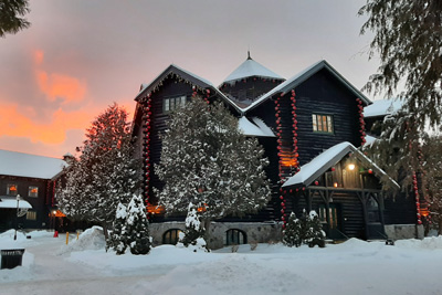 Enjoy a getaway to the largest log cabin in the world: Château Montebello!