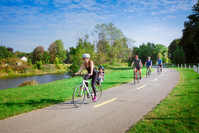 The Soulanges bike path: your destination for a family adventure on two wheels!