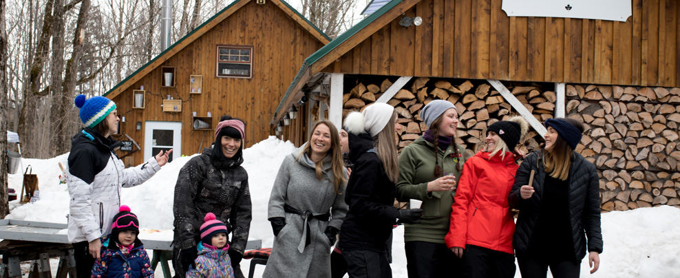 Group of women and kids at the sugar shack in Portneuf.