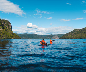 Découvrez
              le Saguenay-Lac-Saint-Jean sur l'eau! Crédit photo: OrganisAction